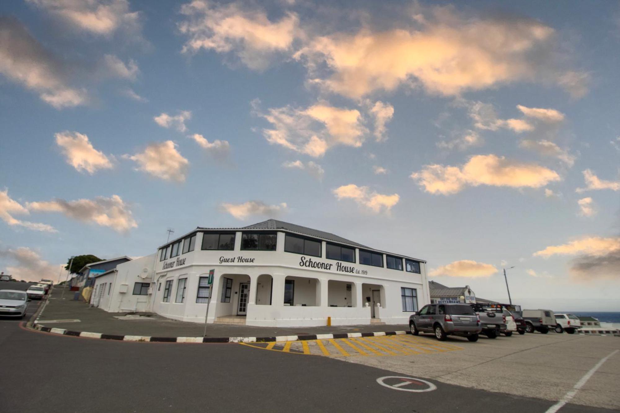 Schooner House Hotel Gansbaai Bagian luar foto